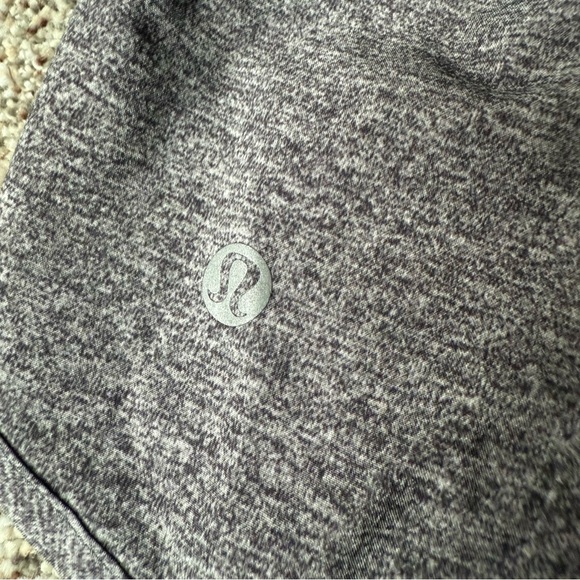 LuluLemon High-Rise Heathered Graphite Grey Hotty Hot Shorts size 4 like new - Picture 11 of 14